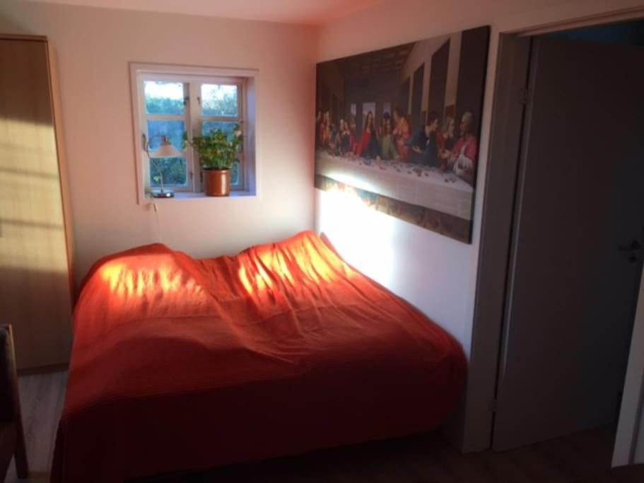 Idyllisk Anneks, Hvor Lejer Har Eget Hus. Feriehus *